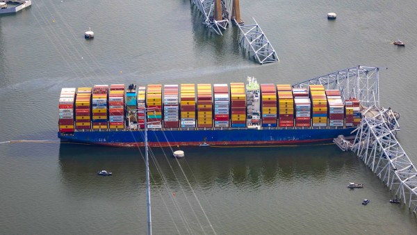 ¿Qué dice la caja negra del barco que chocó con el puente de Baltimore?