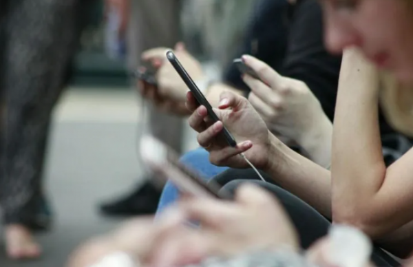 Tu celular puede escuchar conversaciones, incluso si está apagado