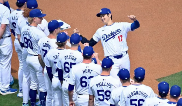 Dodgers ganan en el debut de Ohtani en Los Ángeles