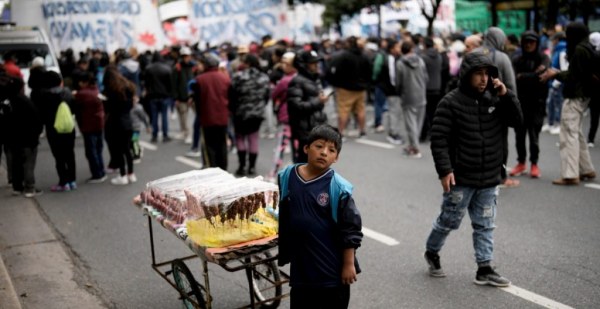 Rechazo a reformas laborales y bajos salarios dominan las marchas por el Día del Trabajo en Latinoamérica