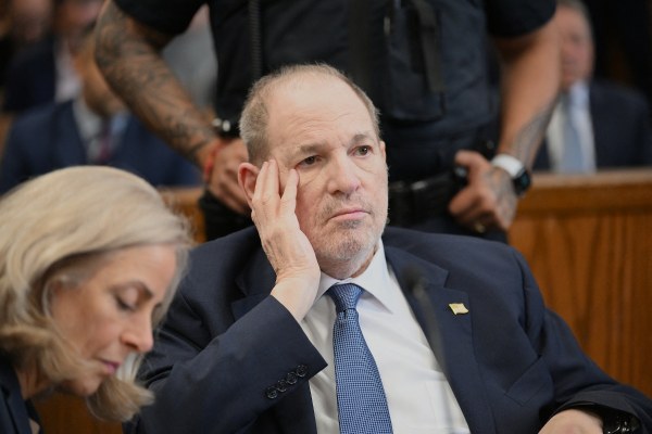 Harvey Weinstein regresa a los juzgados de Nueva York al anularse condena por violación
