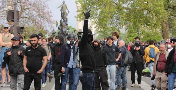 Policía francesa arresta a 45 personas que participaron en la protesta por el 1 de mayo en París