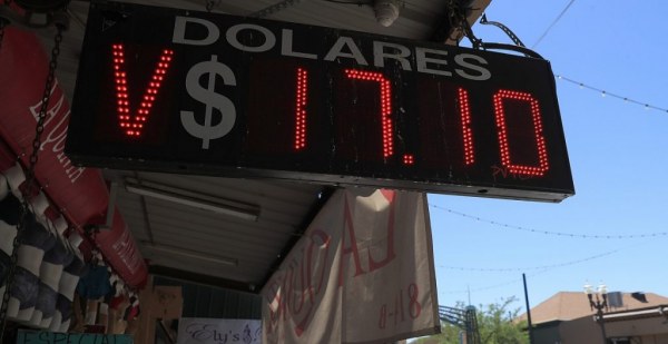 Remesas enviadas a México en el primer trimestre vuelven a romper récord, pero también se ralentiza su crecimiento: Banxico