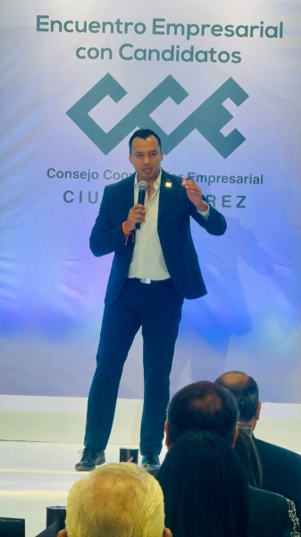 El candidato al Senado por Movimiento Ciudadano, Cesar Peña, presenta propuestas en Encuentro Empresarial con Candidatos