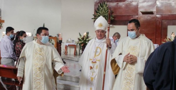 El obispo Salvador Rangel sale de hospital privado de Cuernavaca y es trasladado en ambulancia a su domicilio