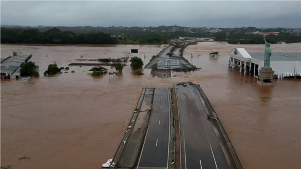 Aumenta a 57 el número de muertos por las inundaciones en Brasil