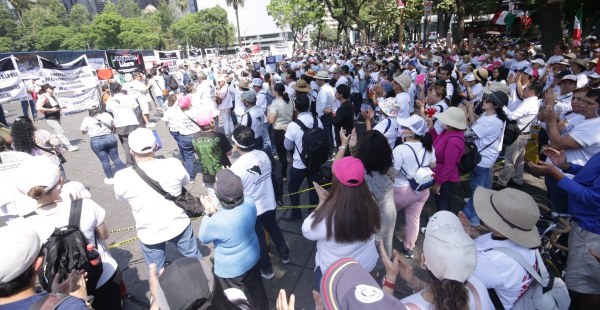 Trabajadores del Poder Judicial protestan contra las reformas propuestas por López Obrador: “La ley sí es la ley”