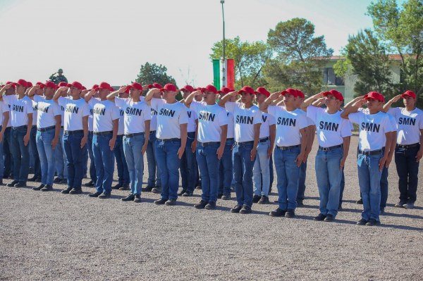 Realizan toma de protesta a la Bandera a la clase del 2005 por término de Servicio Militar Nacional en Delicias
