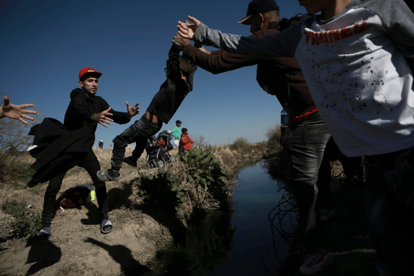 Fotógrafos mexicanos ganan premio Pulitzer por cobertura sobre migrantes