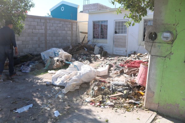 Limpia Municipio vivienda de acumulador en Praderas del Sur