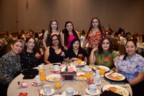 Festeja SSPE a madres de familia en Chihuahua