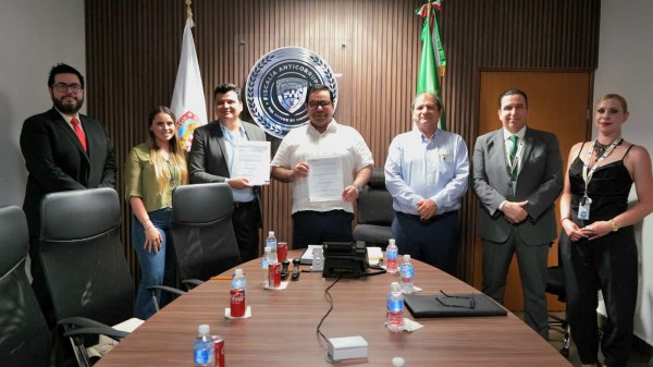 Firma Fiscalía Anticorrupción convenio con Instituto Chihuahuense de Lengua de Señas Mexicana