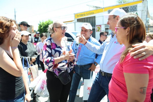 Reciben tianguistas y vecinos de la colonia Rosario propuestas de Marco Bonilla