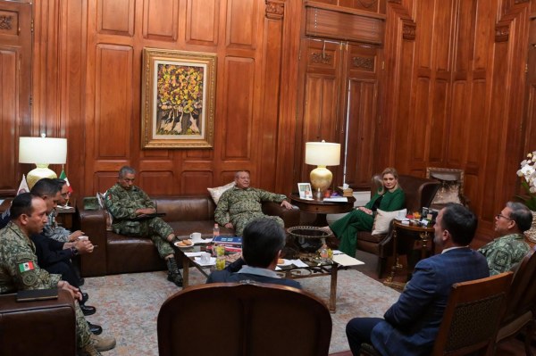 Recibe Gobernadora a mandos militares para analizar estrategias de seguridad en la entidad