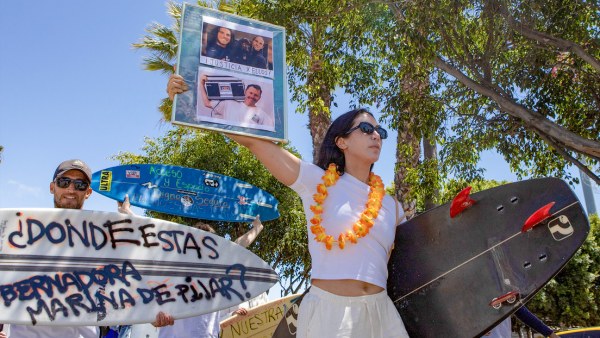 Imputan a sospechoso de la muerte de tres surfistas en México