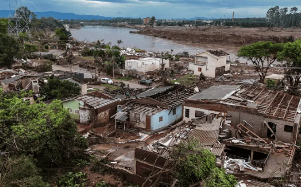 Suman 108 muertos por inundaciones devastadoras en Brasil