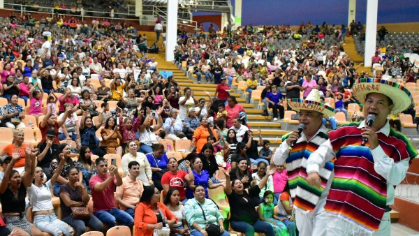 Rinde homenaje el Gobierno de Parral a las mamás con su tradicional Festival