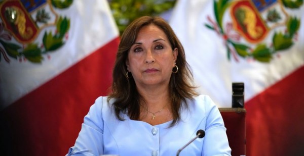 El gobierno de Perú descarta que la presidenta Boluarte renuncie tras la detención de su hermano y promete no intervenir en el caso