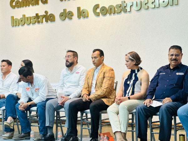 Candidato al Senado César Peña se reúne con empresarios de la construcción en la CMIC para Impulsar el desarrollo económico