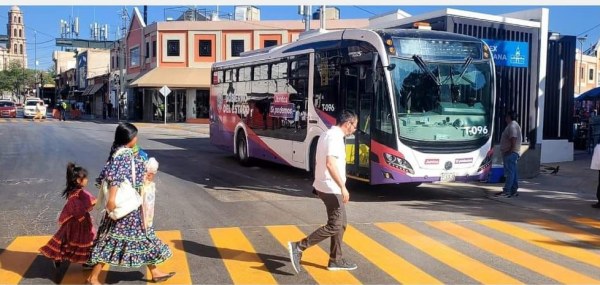 Reconoce Desarrollo Económico el trabajo de Maru Campos en la operación del Juárez Bus