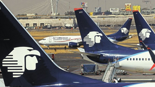 Grupo Aeroméxico solicita salida a bolsa en Estados Unidos