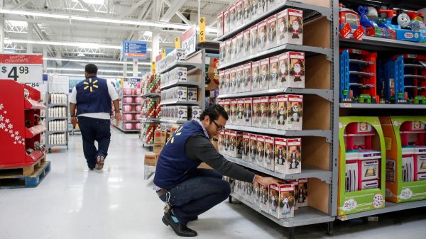 Walmart planea cientos de despidos de puestos corporativos y reubicación de trabajadores remotos