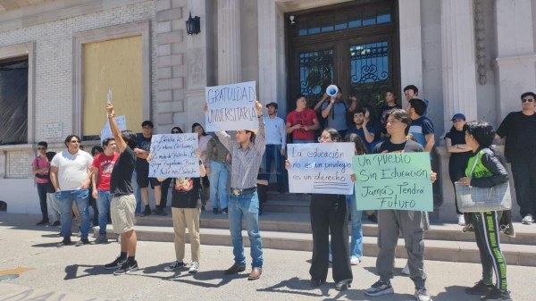 Se manifestarán el día de mañana universitarios de la UACH, demandan solución para estudiantes amparados