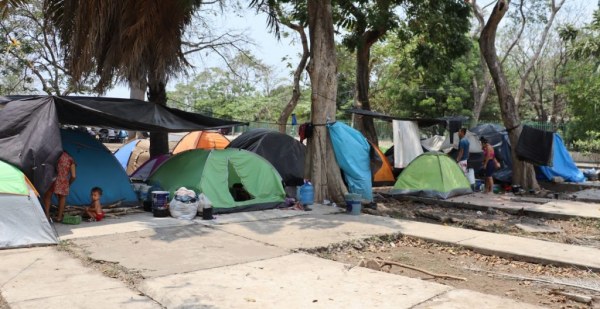 Activistas y centroamericanos varados en México esperan soluciones a la crisis migratoria tras la reunión de AMLO con Arévalo