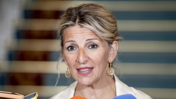 La vicepresidenta de España denuncia que Milei propaga 