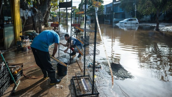 Las aguas comienzan a bajar en el sur de Brasil tras dos semanas de inundaciones