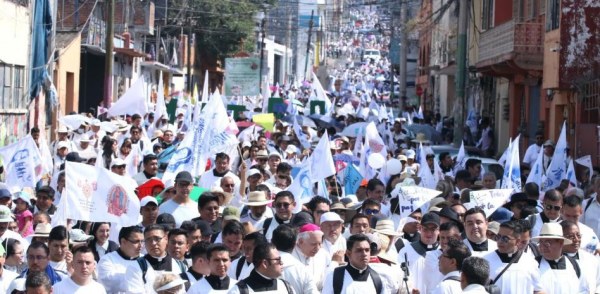 Marea humana inunda calles de Cuernavaca para clamar por la paz