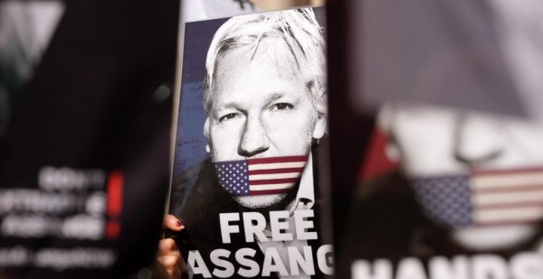 Julian Assange puede apelar su extradición a EU por cargos de espionaje, determina corte británica