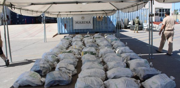 Marina asegura 78 bultos de cocaína y detiene a cinco sujetos