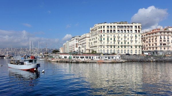Ciudad italiana de Nápoles registra potente enjambre sísmico