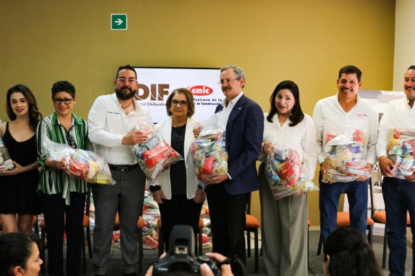 Recibe DIF Estatal donativo de paquetes alimenticios de la CMIC