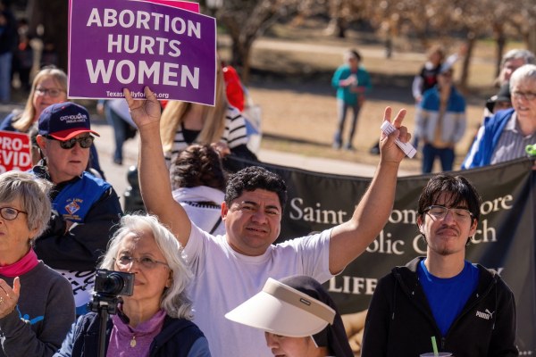 Tribunal de Texas no garantizará el derecho al aborto en embarazos complicados