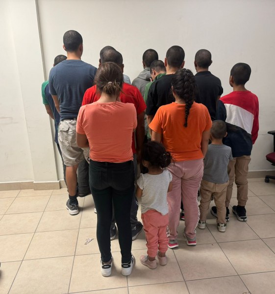 Unidad Anti Secuestro rescata a madre ecuatoriana y sus tres hijos, así como a otros nueve migrantes de diversas nacionalidades