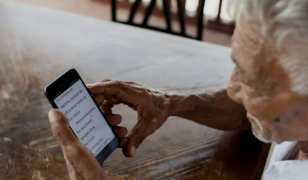 Uso de tecnología podría reducir riesgo cognitivo en adultos mayores
