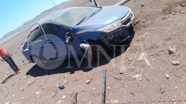 Una mujer y tres menores con lesiones leves tras volcar en la carretera a Juárez