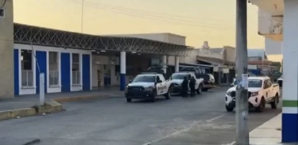 Enfrentamiento en central camionera de Pinotepa Nacional deja tres muertos