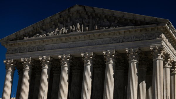 Corte Suprema de Estados Unidos suspende la deportación de venezolanos