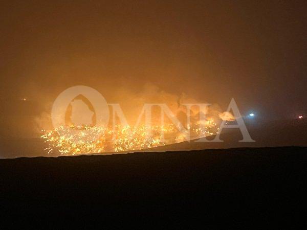 Humo del incendio en relleno sanitario y tormenta de arena invaden la ciudad (Video)