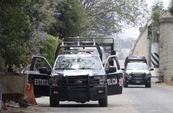 Mueren marino y policía municipal tras ataque en terminal de Pinotepa; el agresor fue abatido