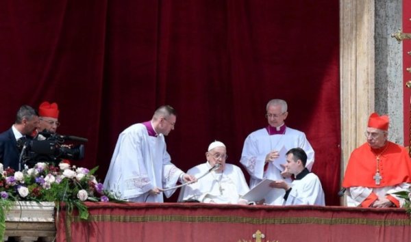 El Papa en el mensaje de pascua en Urbi et Orbi: ¡No más estruendos de armas!