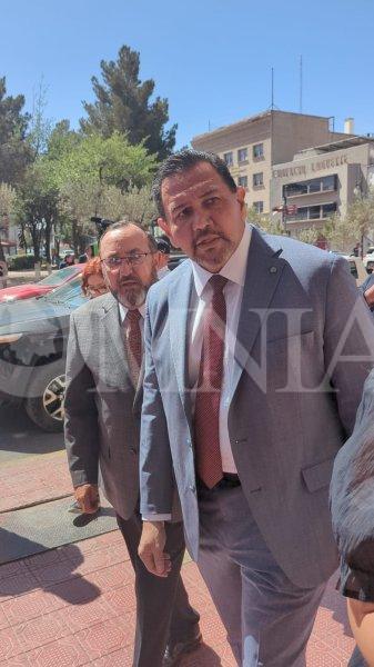 Arriba alcalde Pérez Cuéllar a Palacio de Gobierno para firma de convenio  