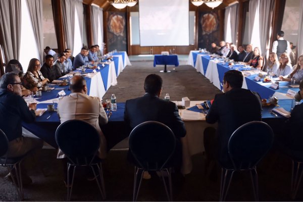 Firma JCAS los Convenios de Cosechas y Sistemas Colectivos de Agua 2025