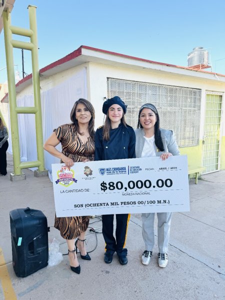Nancy “La China” Frías entrega premio a la ganadora del concurso Diputada Infantil 2025