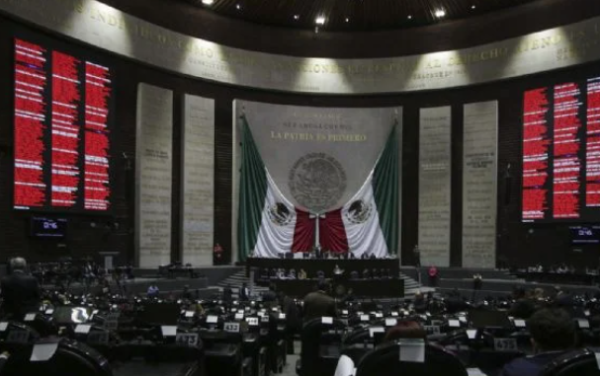 Cámara de Diputados recibe la iniciativa de reforma para eliminar trámites burocráticos