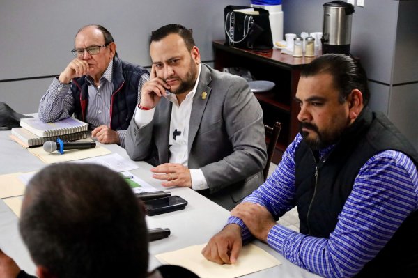 Van diputados del PRI contra tarifazo de la CFE a productores del campo.