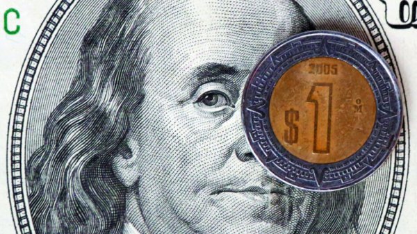 Peso mexicano alcanza su mejor nivel en seis meses, pero termina la sesión sin avances
